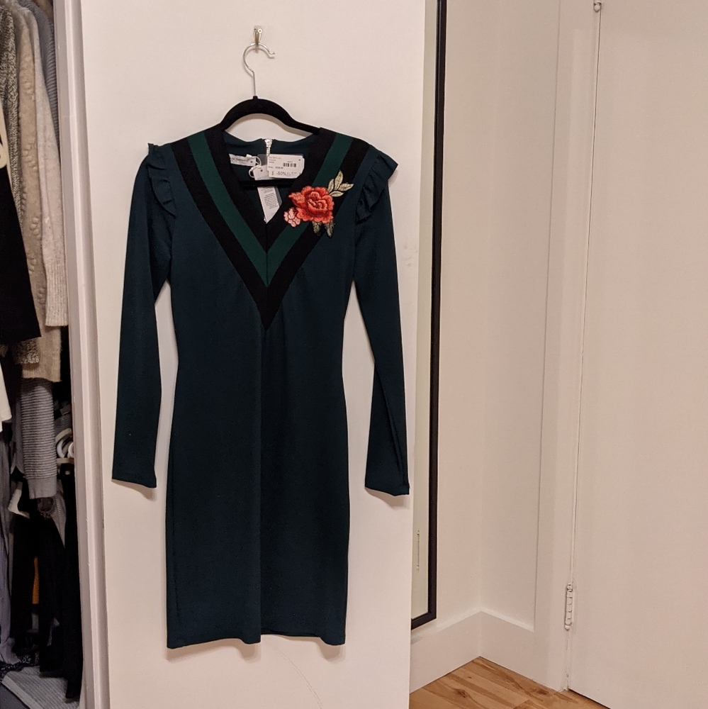 Brand new green dress, long sleeves, size M